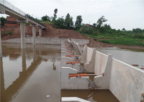 杭州液压翻板闸门设计,翻板闸门