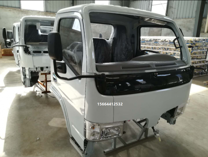 东风多利卡驾驶室