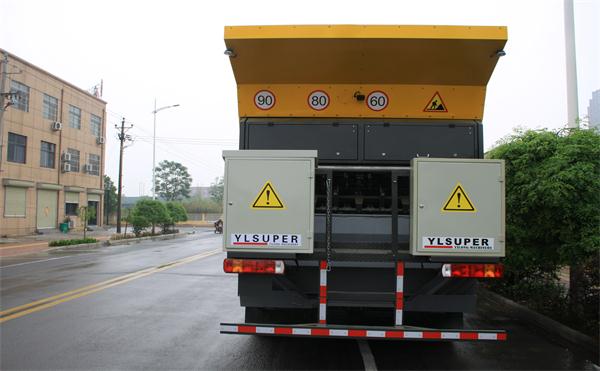 河南橡胶沥青同步碎石封层车哪里买,同步碎石封层车